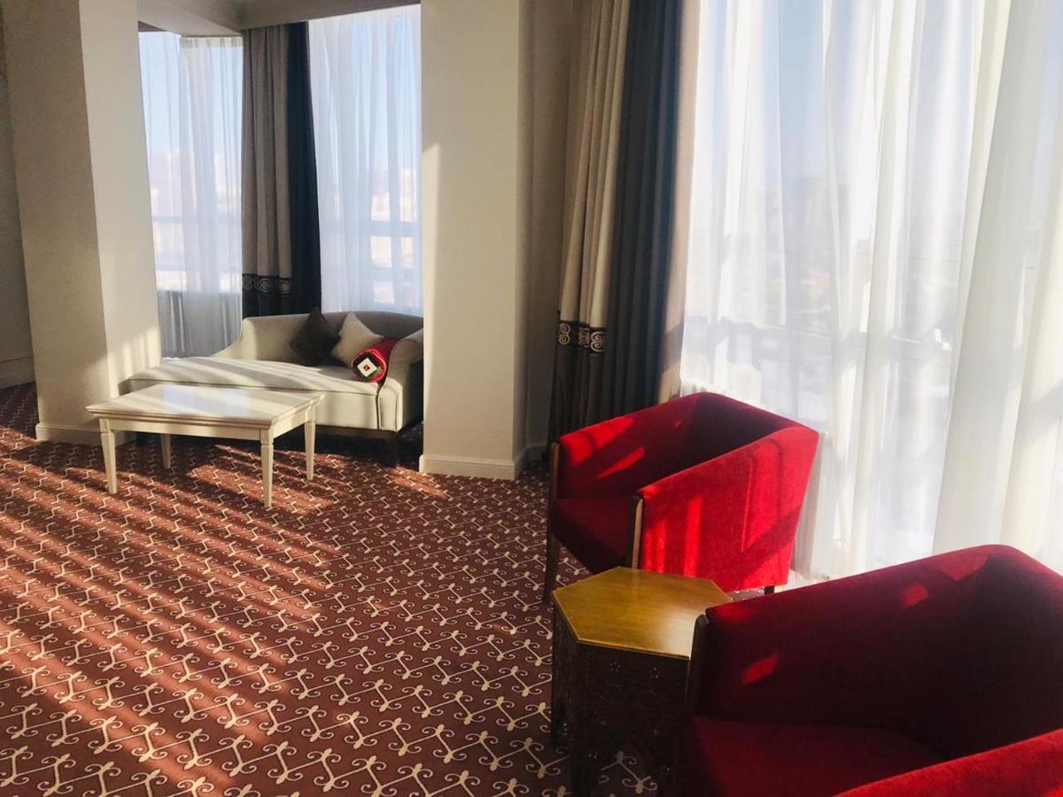 Jumbaktas Astana Hotel Екстер'єр фото