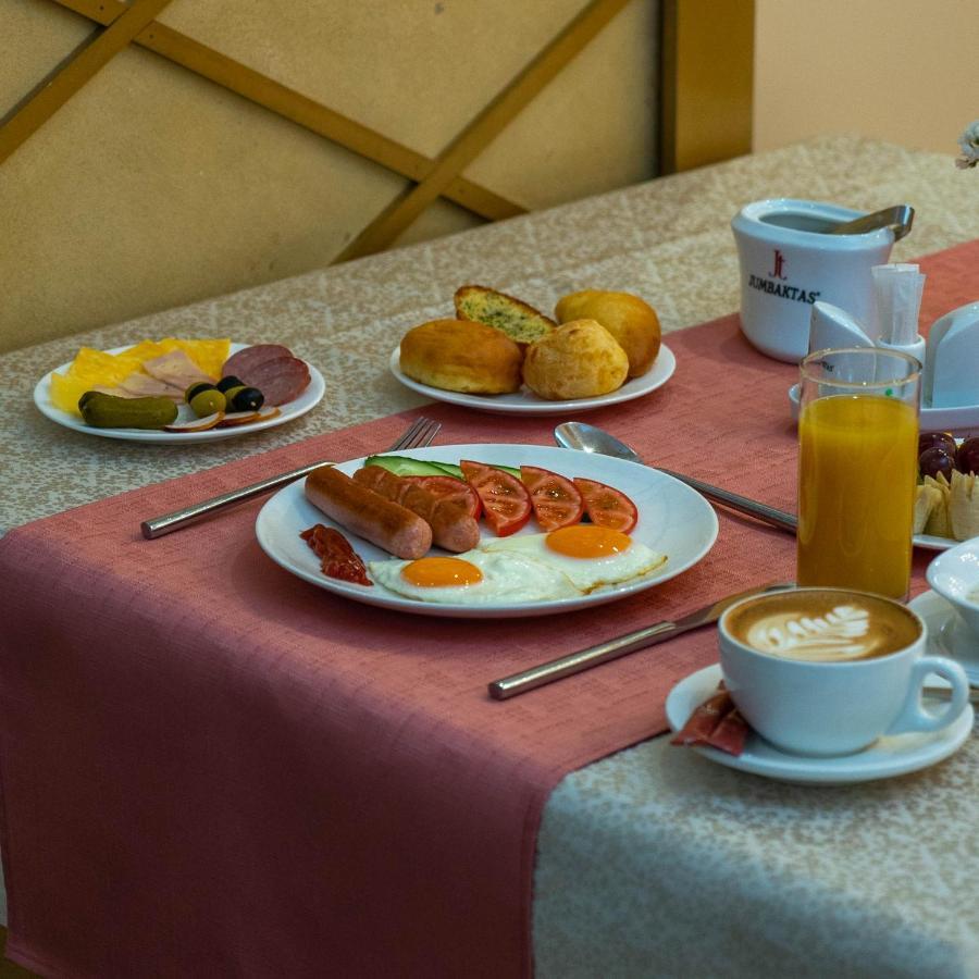 Jumbaktas Astana Hotel Екстер'єр фото